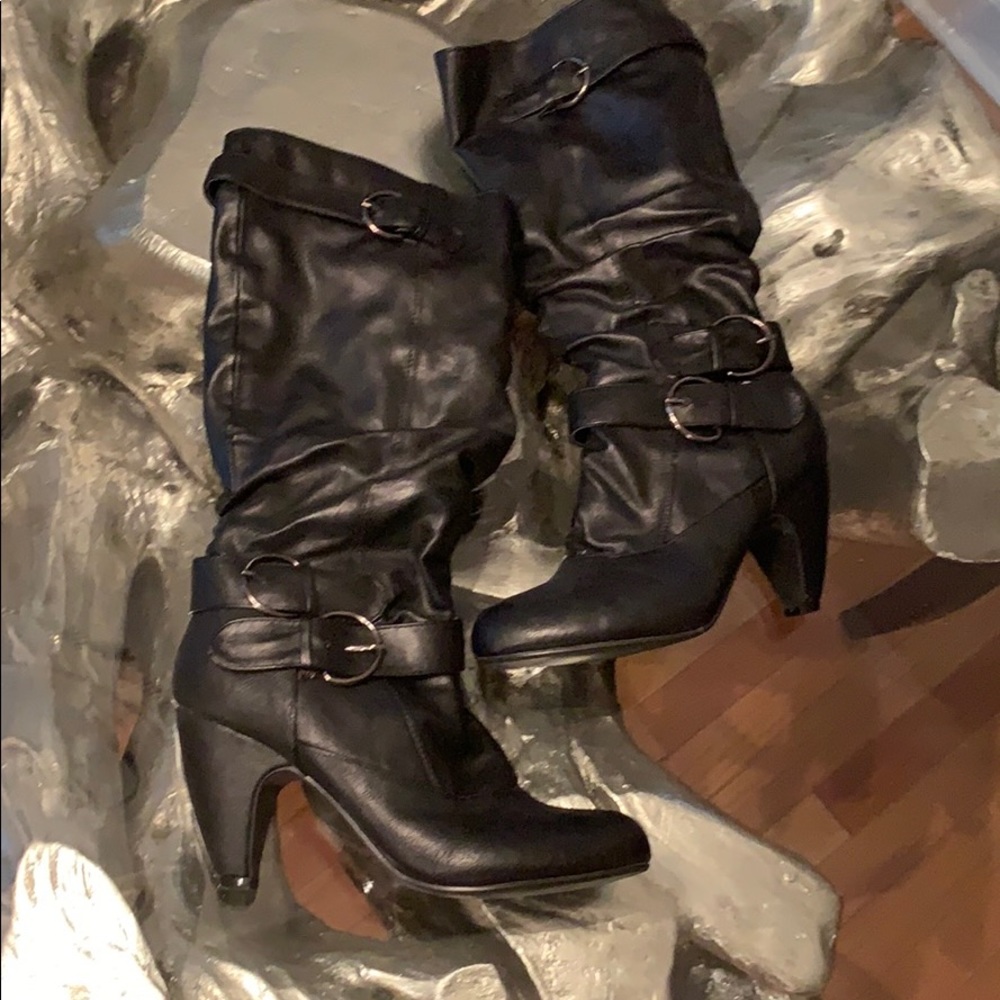 Black zip up boot with buckles.